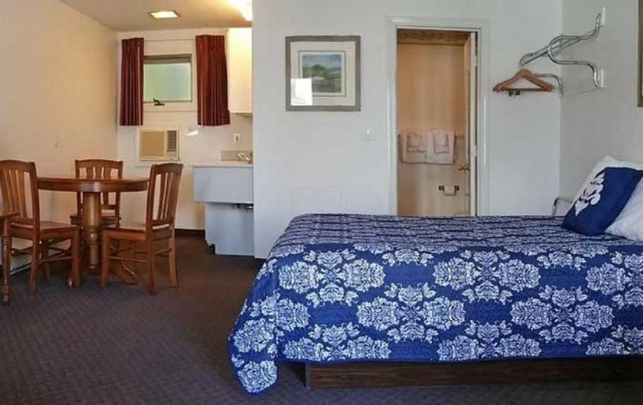 Carriage House Motel Cottages & Suites Wells Extérieur photo